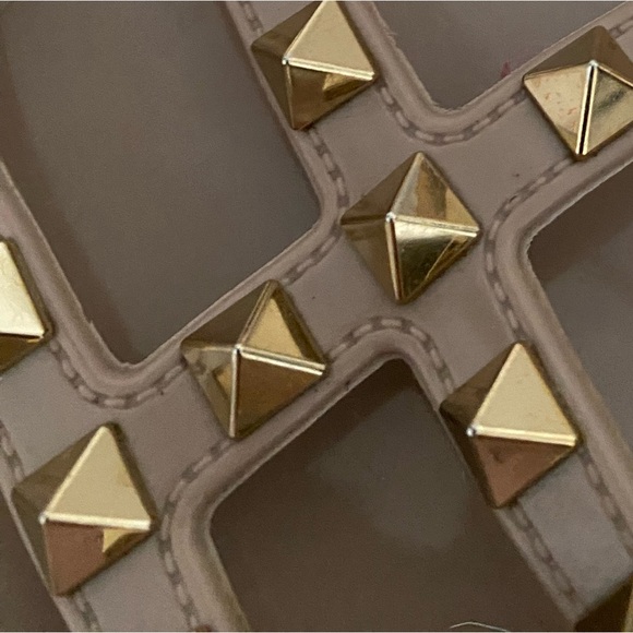 Valentino Poudre ROCKSTUD FLAT RUBBER SANDAL - Picture 6 of 12